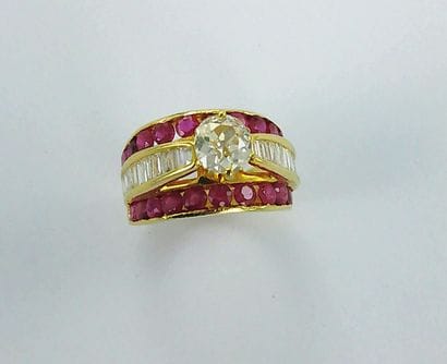 Bague or 585 millièmes sertie d'un diamant...