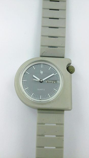 LIP, by Roger Tallon.
Watch with aluminum...