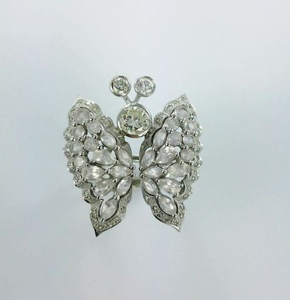 Bague Papillon or gris 750 millièmes sertie...