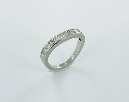 Platinum ring set with calibrated diamonds...