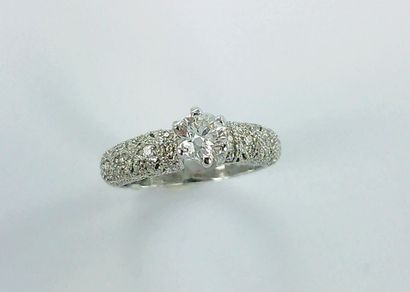 750-thousandst white gold ring set with one...