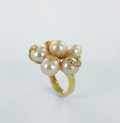 MARCO MOLINARIO.
750 gold ring set with six...
