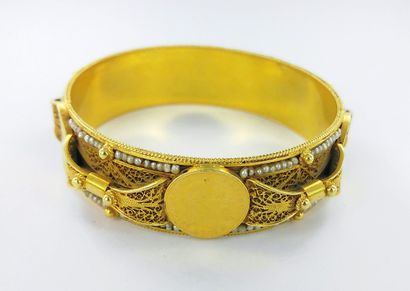 Wide 750-thousandths gold bracelet set with...