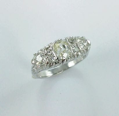 750-th white gold ring set with diamonds...