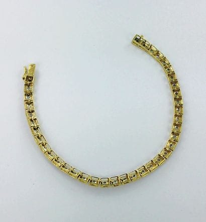 750-thousandths gold bracelet set with diamonds.
Gross...