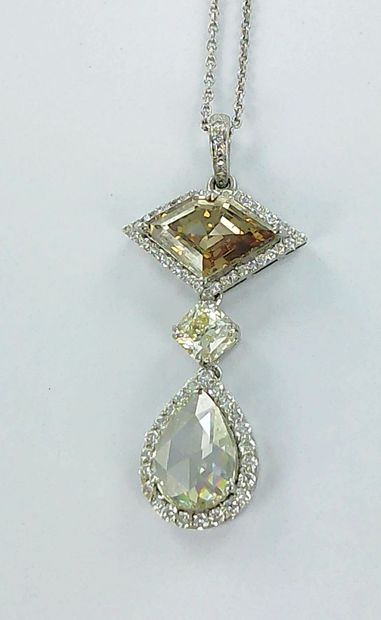 Pendentif or gris 750 millièmes serti d'un...