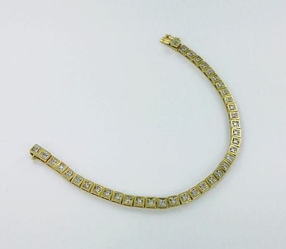 750-thousandths gold bracelet set with diamonds.
Gross...