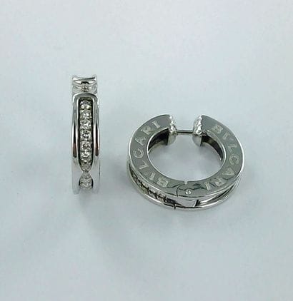 BULGARI.
Paire de boucles d'oreilles or gris...