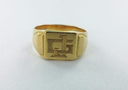 Set of two small 750-th gold rings, consisting...