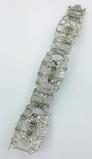 Large bracelet articulé platine pavé de diamants...