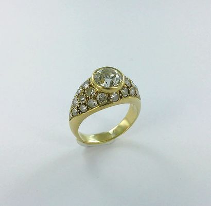 Bague or 750 millièmes sertie d'un diamant...