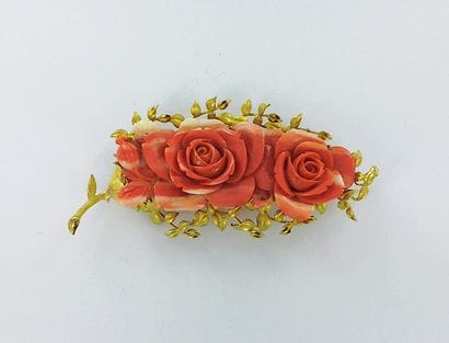 JEAN ÉTÉ.
750-thousandths gold brooch with...