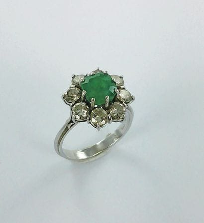 Bague or gris 750 millièmes sertie d'une...