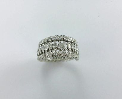 Bague or gris 750 millièmes sertie de diamants,...