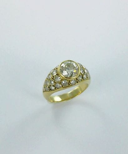 Bague or 750 millièmes sertie d'un diamant...