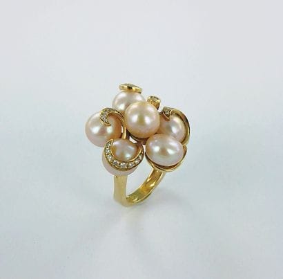 MARCO MOLINARIO.
750 gold ring set with six...