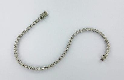 750-th white gold bracelet set with a row...