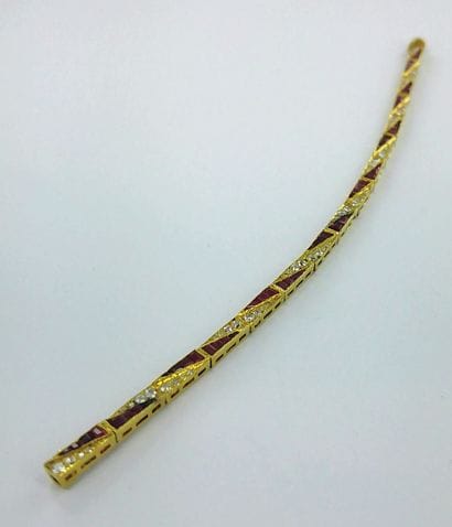 750-thousandths gold bracelet set with diamonds...