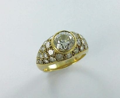 Bague or 750 millièmes sertie d'un diamant...