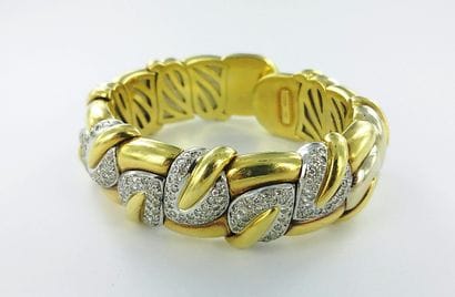 Flexible 750-th gold bracelet with a floral...