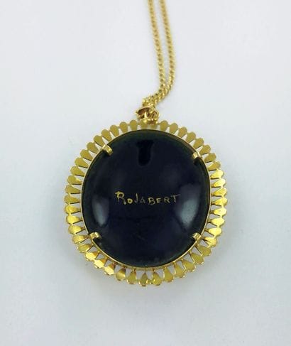 750-thousandths gold pendant with Rojabert...