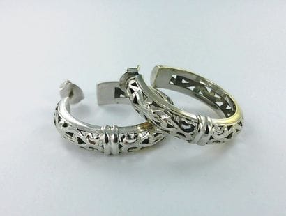 Pair of 750-th RODIED gold hoop earrings...