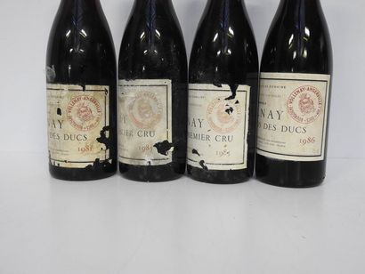 1 B VOLNAY CLOS DES DUCS (1° Cru) 1981 Marquis...