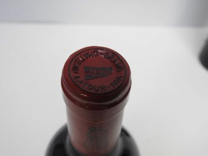 1 B CHÂTEAU LATOUR 1983 GCC1 Pauillac (étiquette...