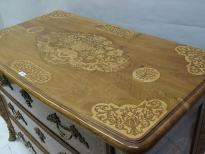 Commode mazarine en placage de merisier,...