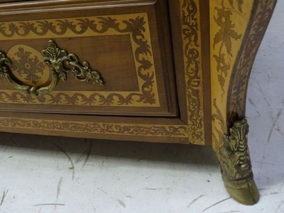 Commode mazarine en placage de merisier,...