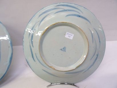 Paire de plats en faïence de Savone, à décor...