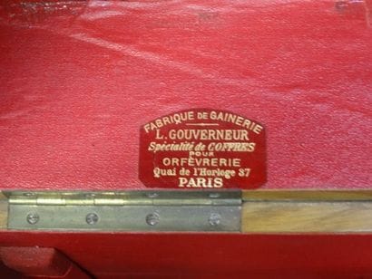 Malle en chêne, travail de la maison Gainerie,...