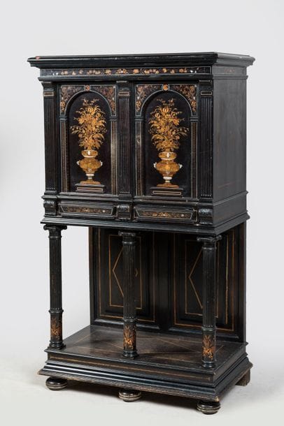 Cabinet en bois noici et son piètement de...