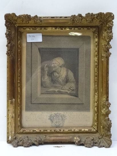 Dans des encadrements en bois sculpté et...