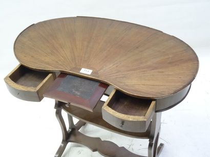 Table rognon en bois de placage, piètement...