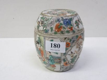 Pot couvert en porcelaine de Canton à décor...