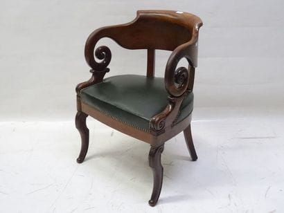 Fauteuil de bureau en acajou et placage,...