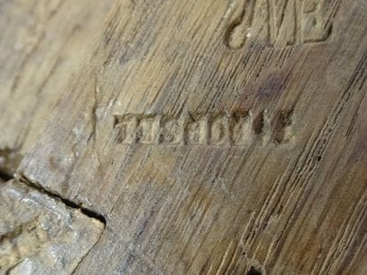 Petite commode en bois de placage et marqueterie...