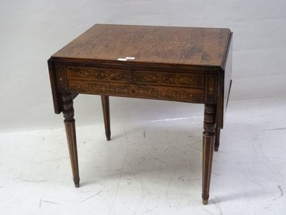 Table bureau à volets ouvrant à 3 tiroirs...