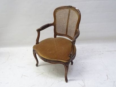 Fauteuil à fond de canne à dossier cabriolet....