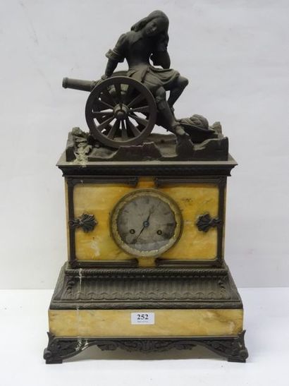 Pendule en marbre jaune de Sienne et bronze...