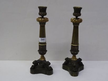 Paire de flambeaux en bronze à deux patines...