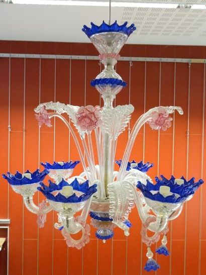 Lustre en verre de Murano polychrome éclairant...