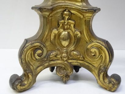 Paire de pique-cierges en bronze doré et...