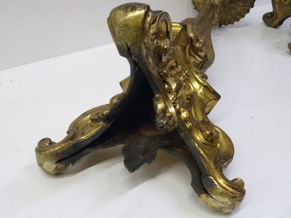 Paire de pique-cierges en bronze doré et...