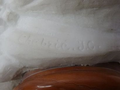 Buste d'enfant sculpté en marbre balnc sur...
