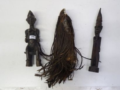 3 statuettes, hauteur : 34 cm