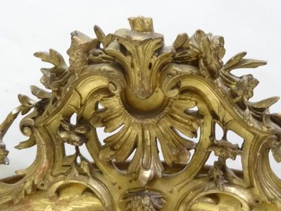 Miroir ovale en bois et stuc doré XIXe siècle...