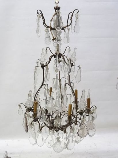 Lustre cage, monture en laiton à décor de...