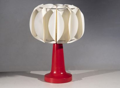 TRAVAIL DES ANNÉES 1970

Lampe à poser. 

Le...